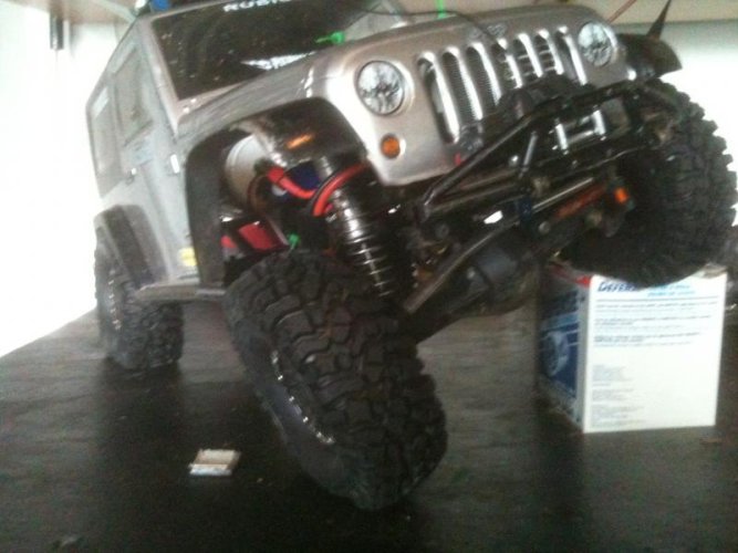 Jeep with Pitbulls 002.jpg