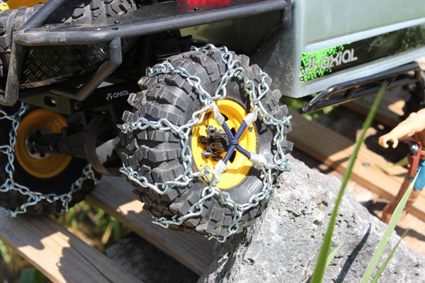 chains_2.jpg chains_2.jpg