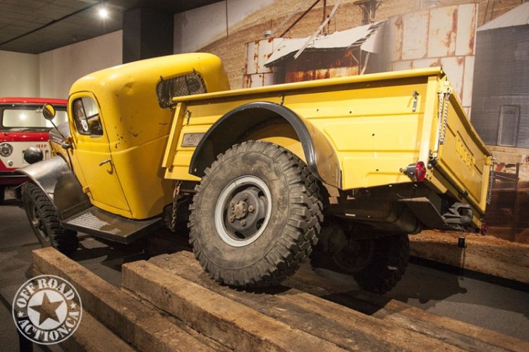 2014_petersen_pickups_exhibit_off_road_action_21.jpg