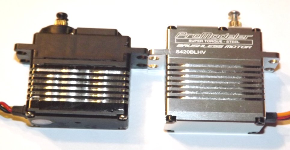 S74420BLHV vs HS-7950TH 03.jpg
