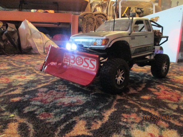 scx10 snow plow 004.JPG
