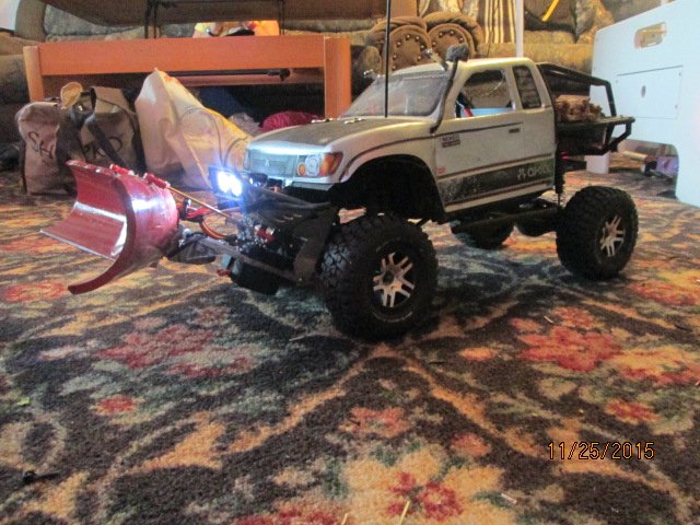 scx10 snow plow 005.JPG