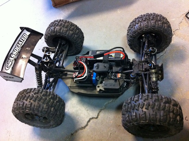RC8Te I bought used from R2j. Has Huge Proline 4.0 Trenchers from my E-Maxx with an RX8 and 2200KV 4s 4500 Turnigy Battery. This truck is amazing. Hit