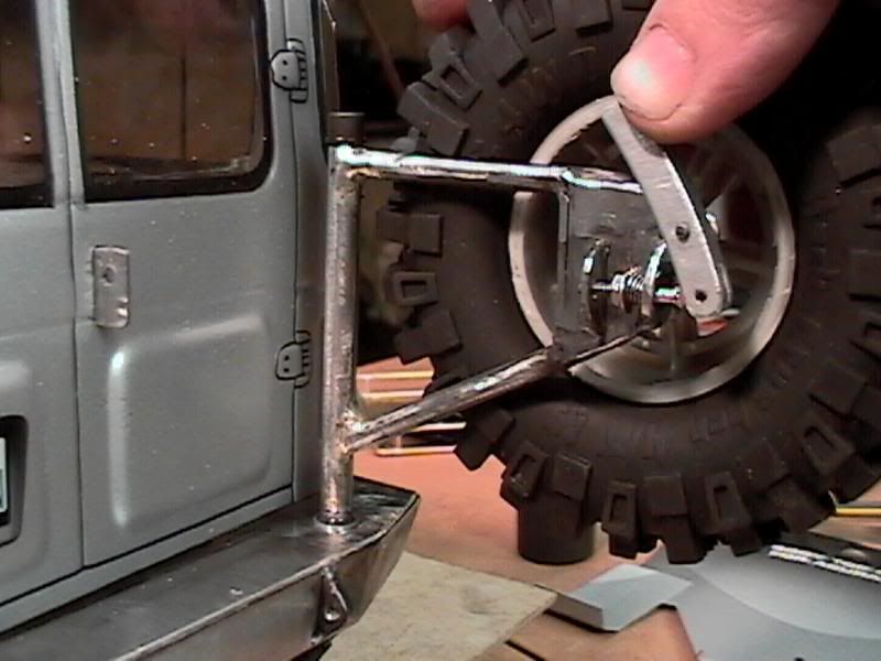 TirecarrierLatch006.jpg