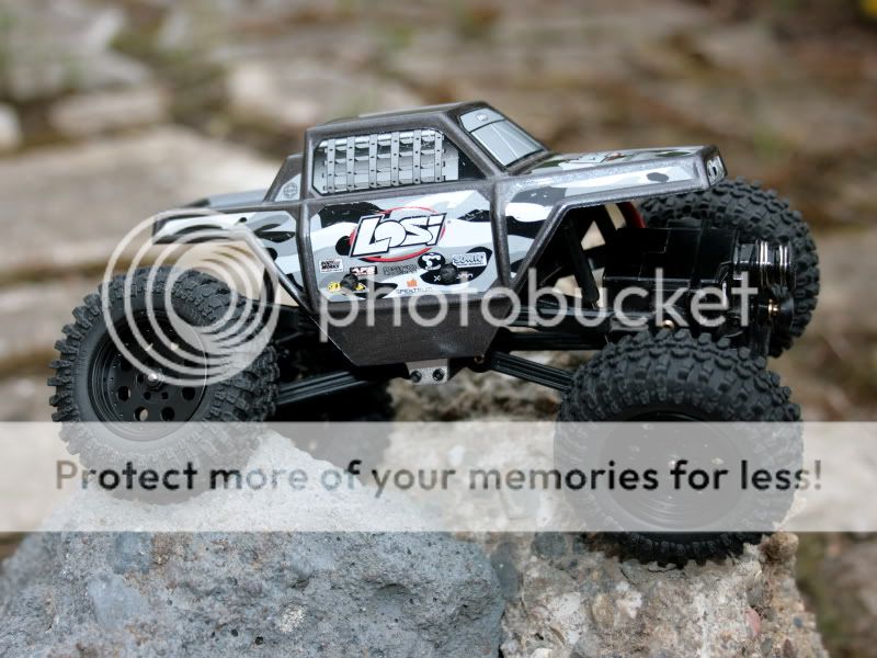 WHE003onLosiMicroCrawler800x600.jpg